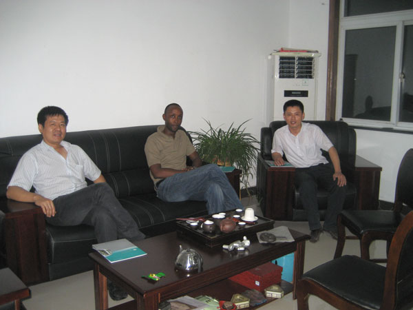 上海同非洲布隆迪客户Mananda-aime商谈合作